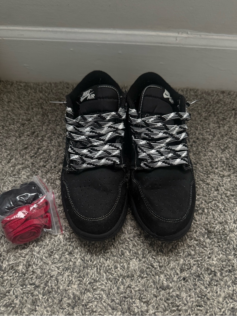 Nike Black Low-Top Sneakers with Black & White Patterned Laces